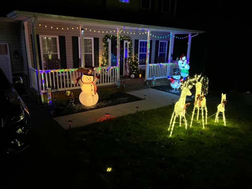 Warm Inflatableled Snowmen Deer Car Hosuefront Patio Side Angle View Outdoor Lights For Christmas